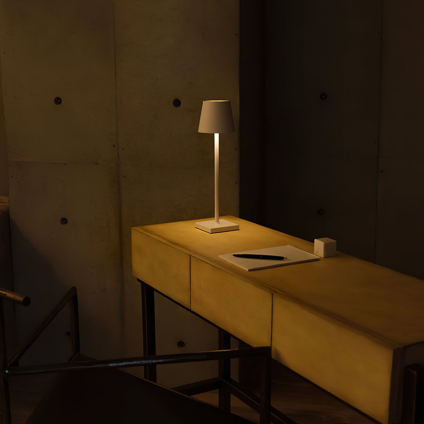 Poldina Built-in Battery Table Lamp