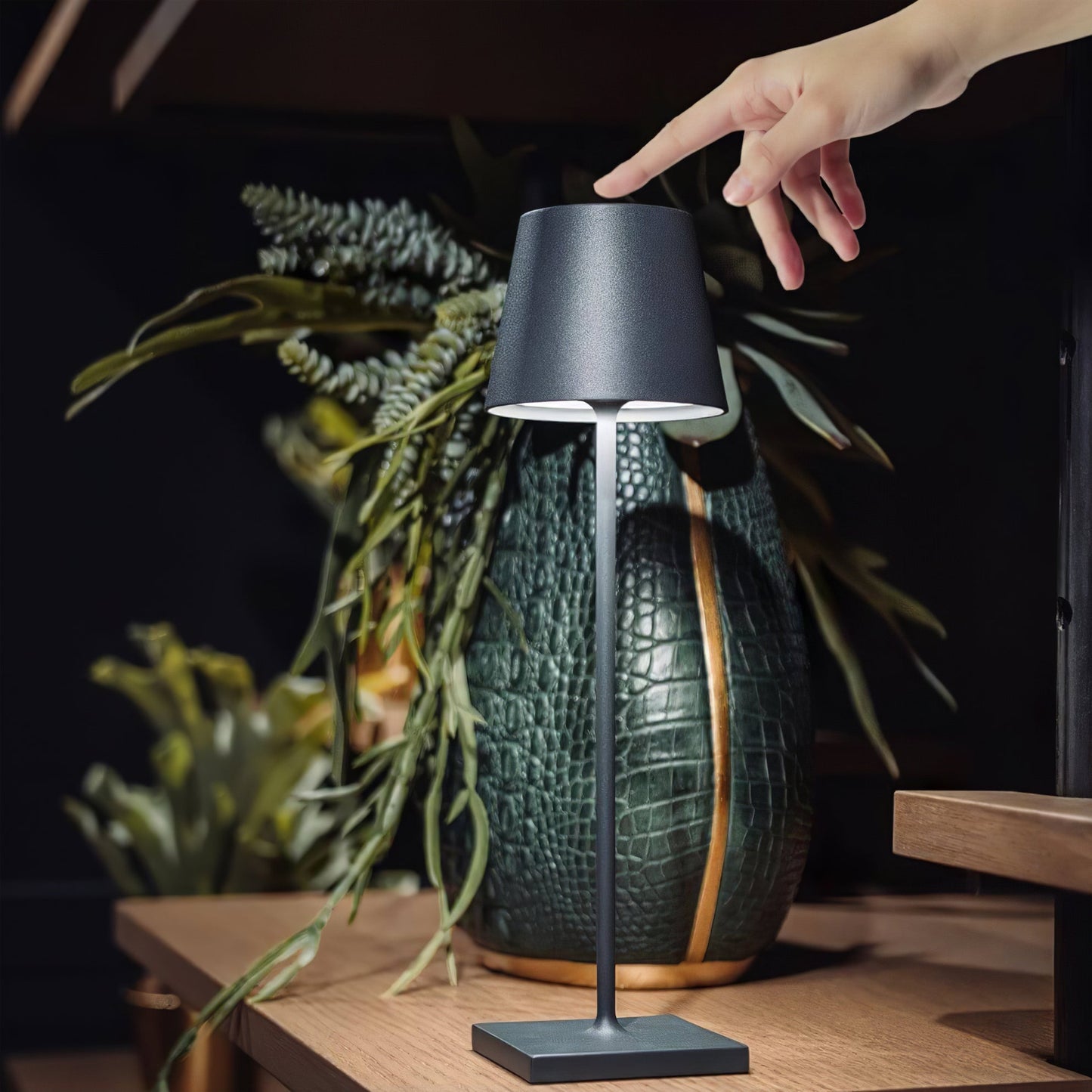 Poldina Built-in Battery Table Lamp