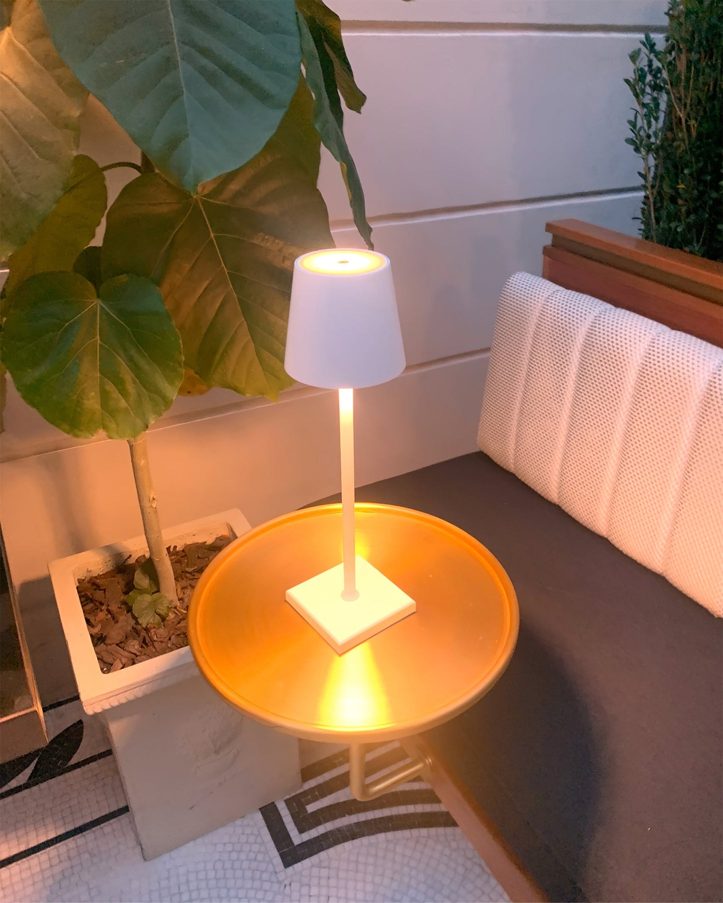 Poldina Built-in Battery Table Lamp