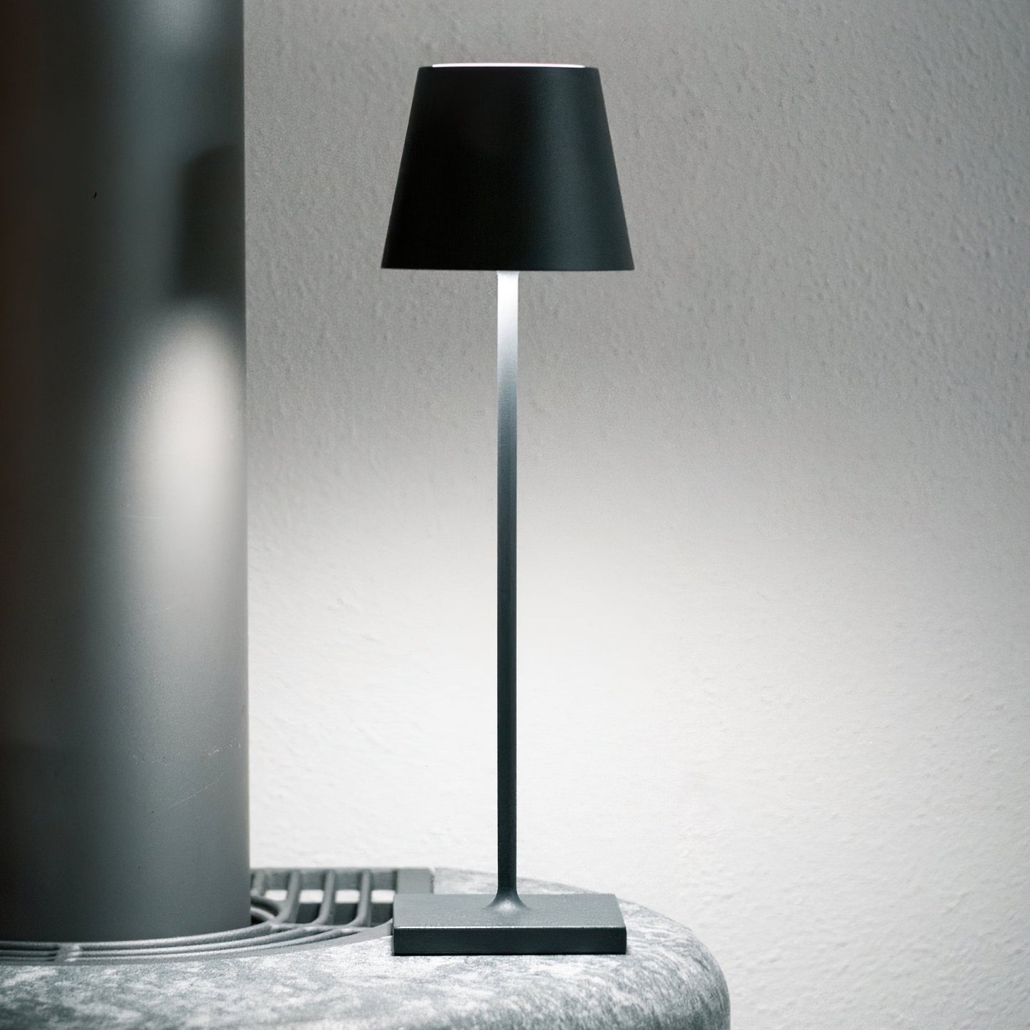 Poldina Built-in Battery Table Lamp