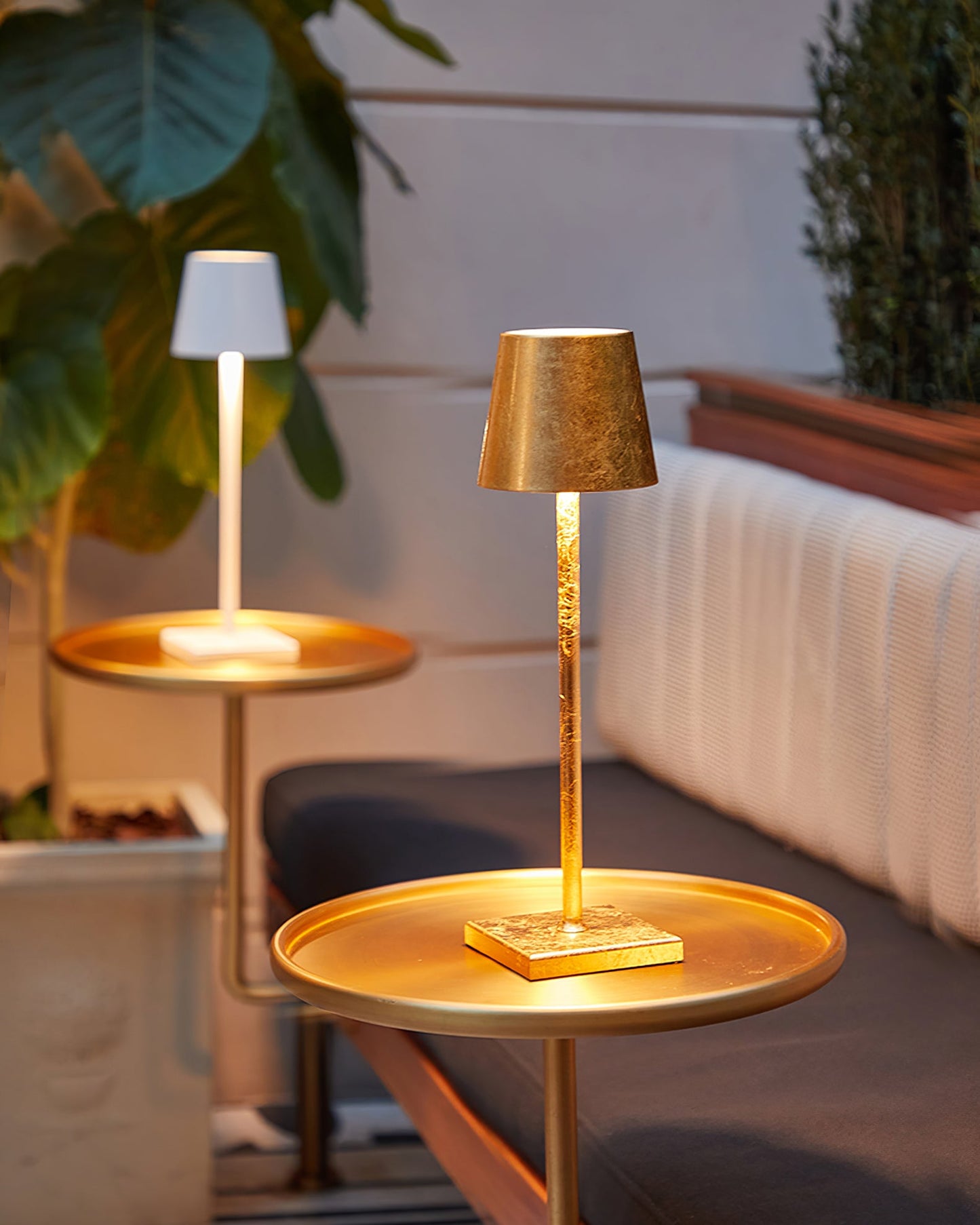 Poldina Built-in Battery Table Lamp