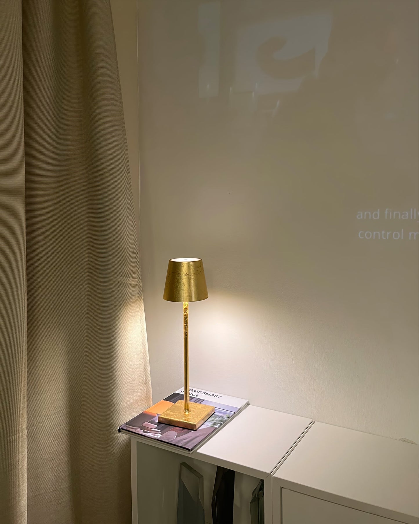 Poldina Built-in Battery Table Lamp